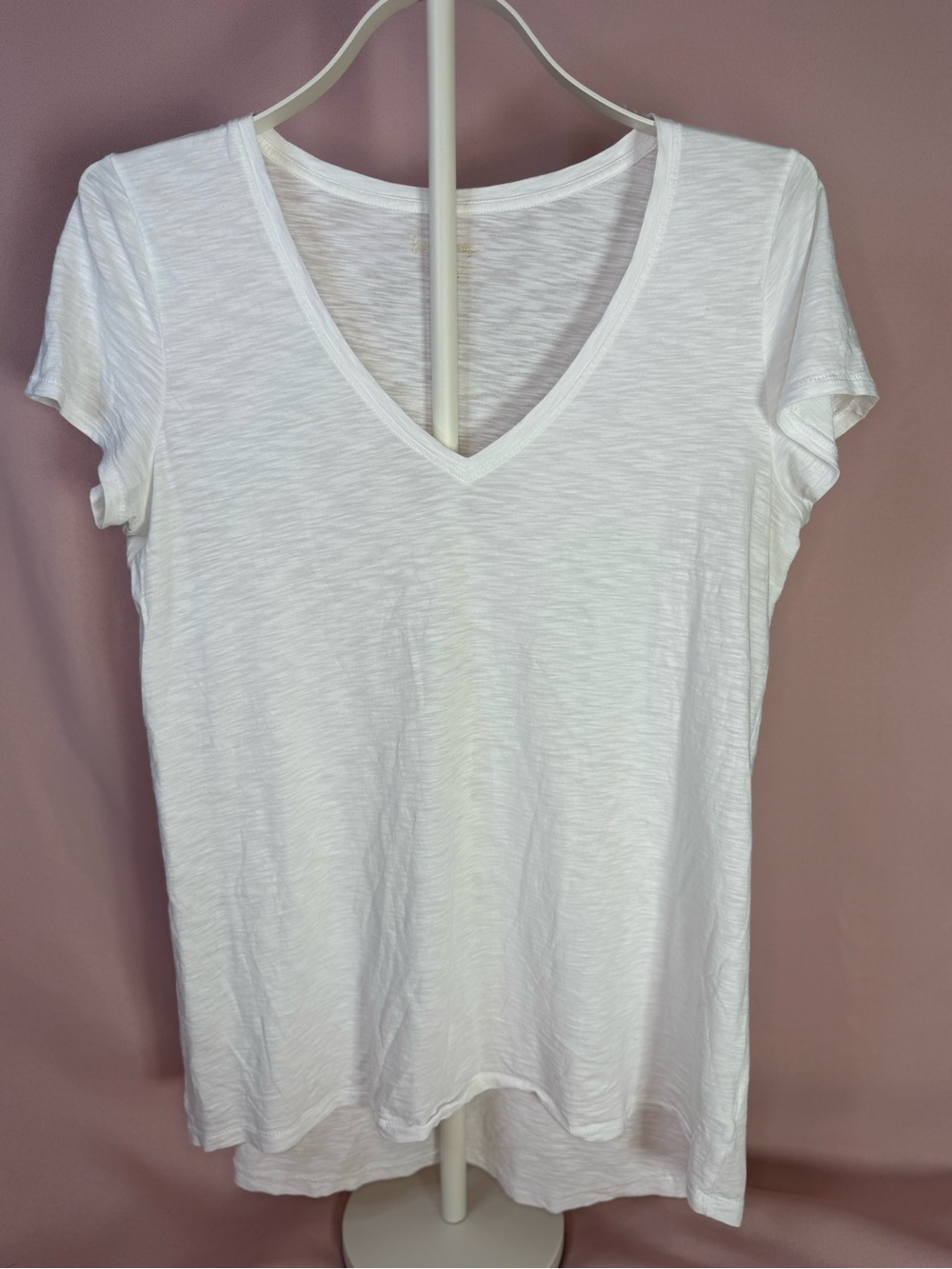 Lilly Pulitzer - NWOT 100% Pima Cotton Classic White V-Neck Women’s Tee - Size S